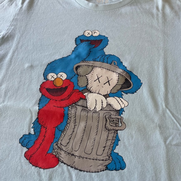 KAWS x Uniqlo Sesame Street Cookie Monster Tee Blue Medium - Picture 2 of 5